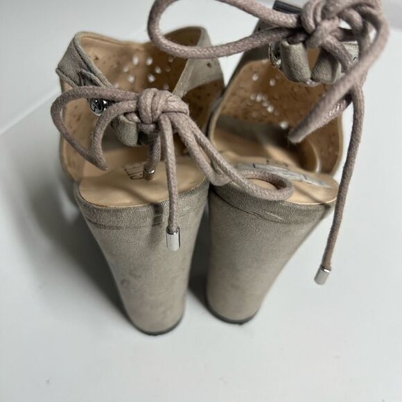 GUESS "Tommie" Light Brown Peep Toe Platform Heel Shoes Size 7,5 - Picture 9 of 11